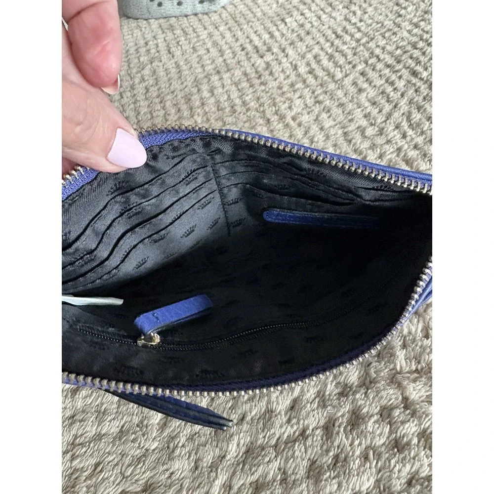 Juicy Couture Womens Blue Faux Leather Zip Pockets Wristlet Clutch Purse Bag